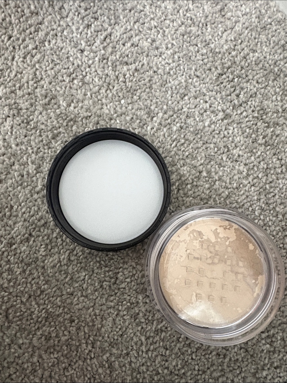 Laura Mercier Translucent Loose Setting Powder - Picture 3 of 3